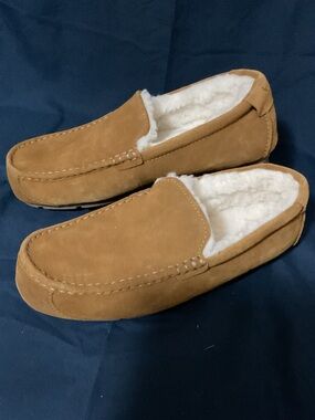 Koolaburra by UGG Suede Moccasin Slippers Men’s 11 / 12.5 Women’s New w/ NO BOX!
